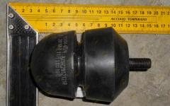 Подушка рессоры передняя круглая HOWO AZ9725521210