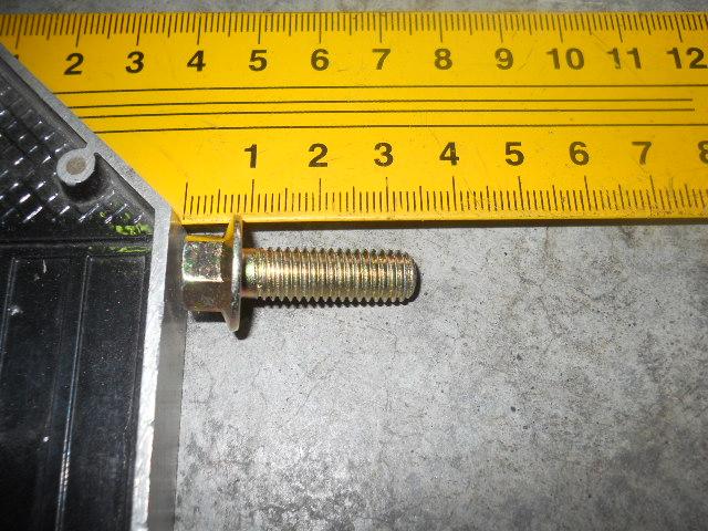 Болт М8х25 фланца впускной трубки 90003862428