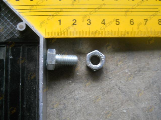 Болт крепления торцевой крышки раздаточной коробки М8х15 HOWO 15080816