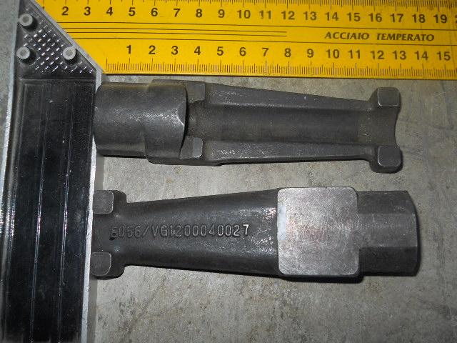 Скоба головки блока цилиндров (Euro 2/Euro 3) VG1200040027