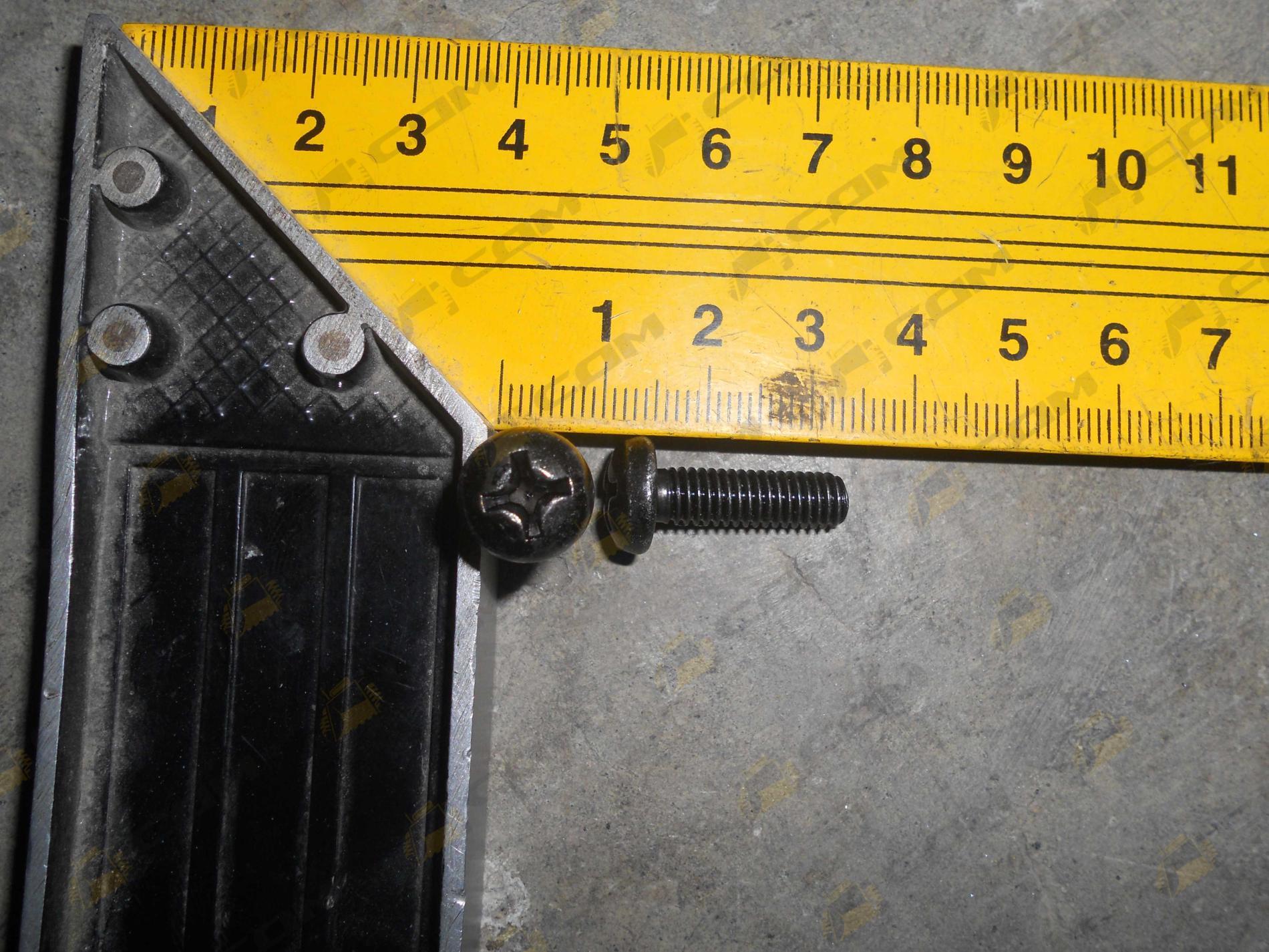 Болт крепления пневмоклапана переключения передач М6х18 HOWO 1723638881