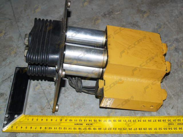 Клапан управления гидравлической системой (джойстик 2 рукоятки) ZL50 DJS2-uх/uu