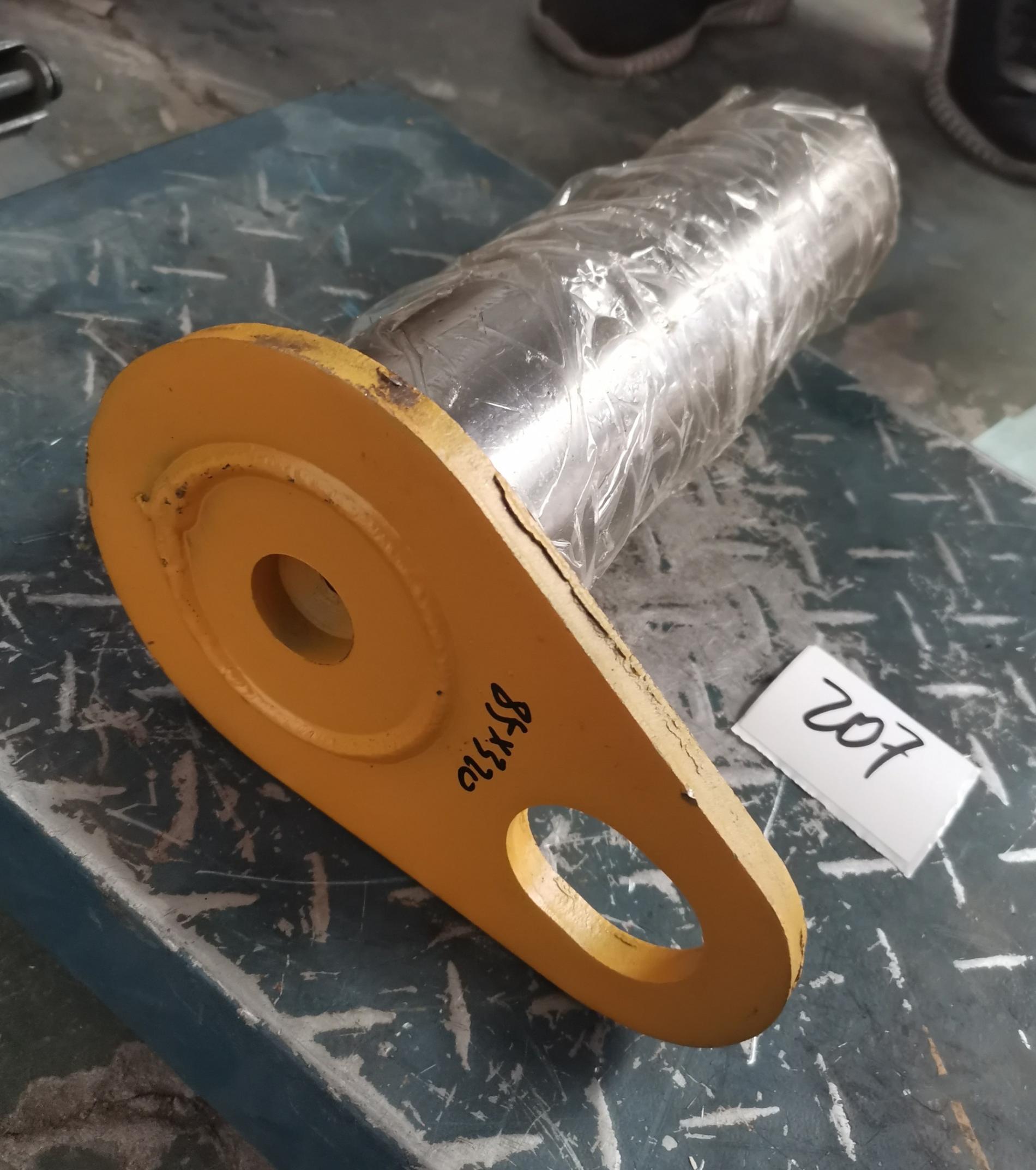 Палец крепления цилиндра стрелы к раме d=85 L=320 LG956 4043000367/29250009001