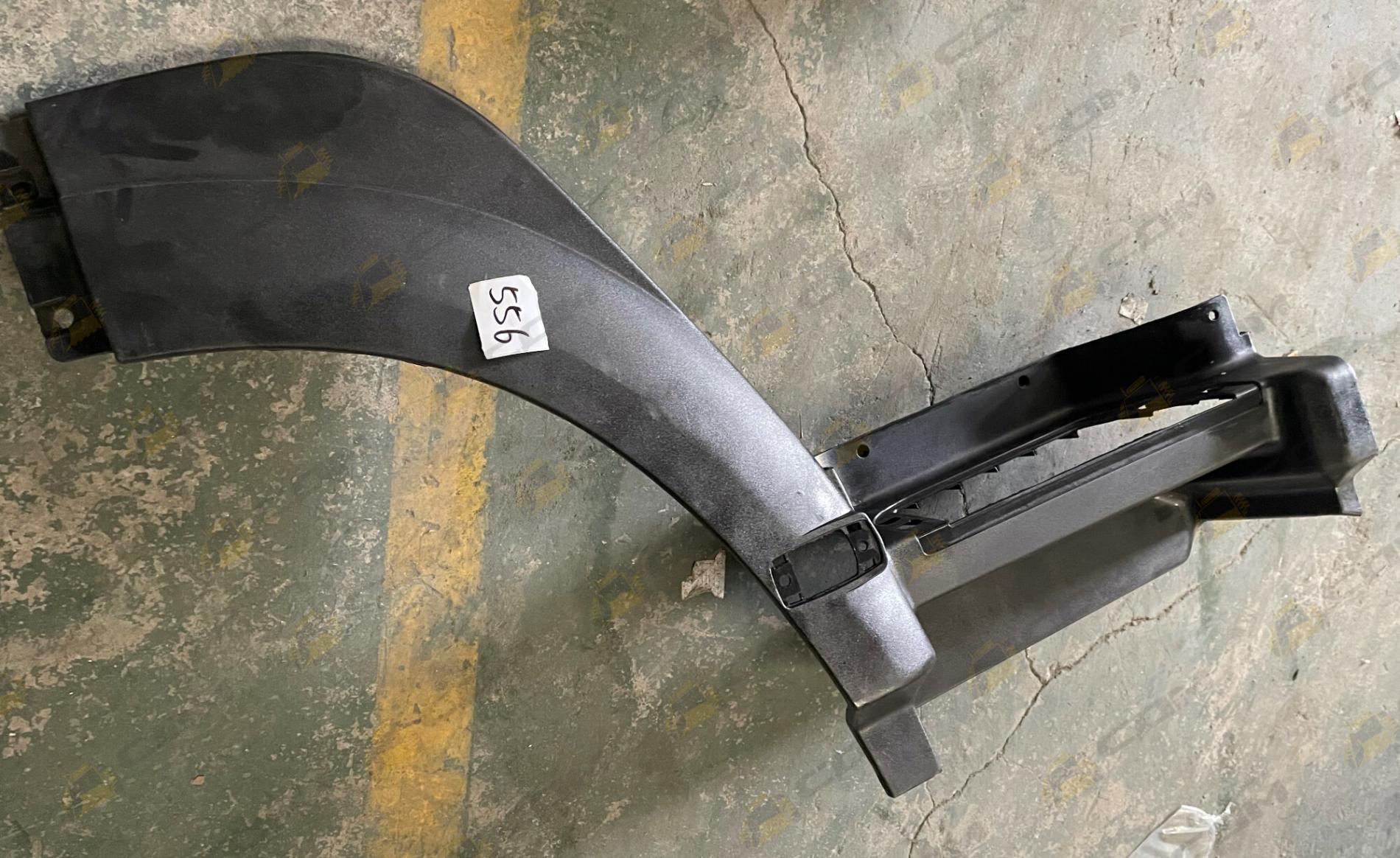 Крыло кабины правое длинное (нового образца) Euro 3 HOWO WG1642230106 (черное)