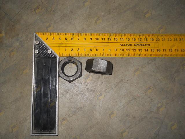 Гайка M24x3.0 S4013343 крепления зуба ковша Mega 400