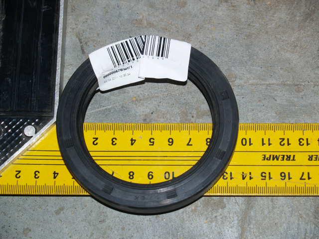 Сальник TC70х95х12 CDM843/855 HG4-692-67 68080000086