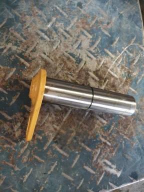 Палец крепления цилиндра стрелы верхний d=40 L=180 CDM932N 30811002209/932NG.11.08