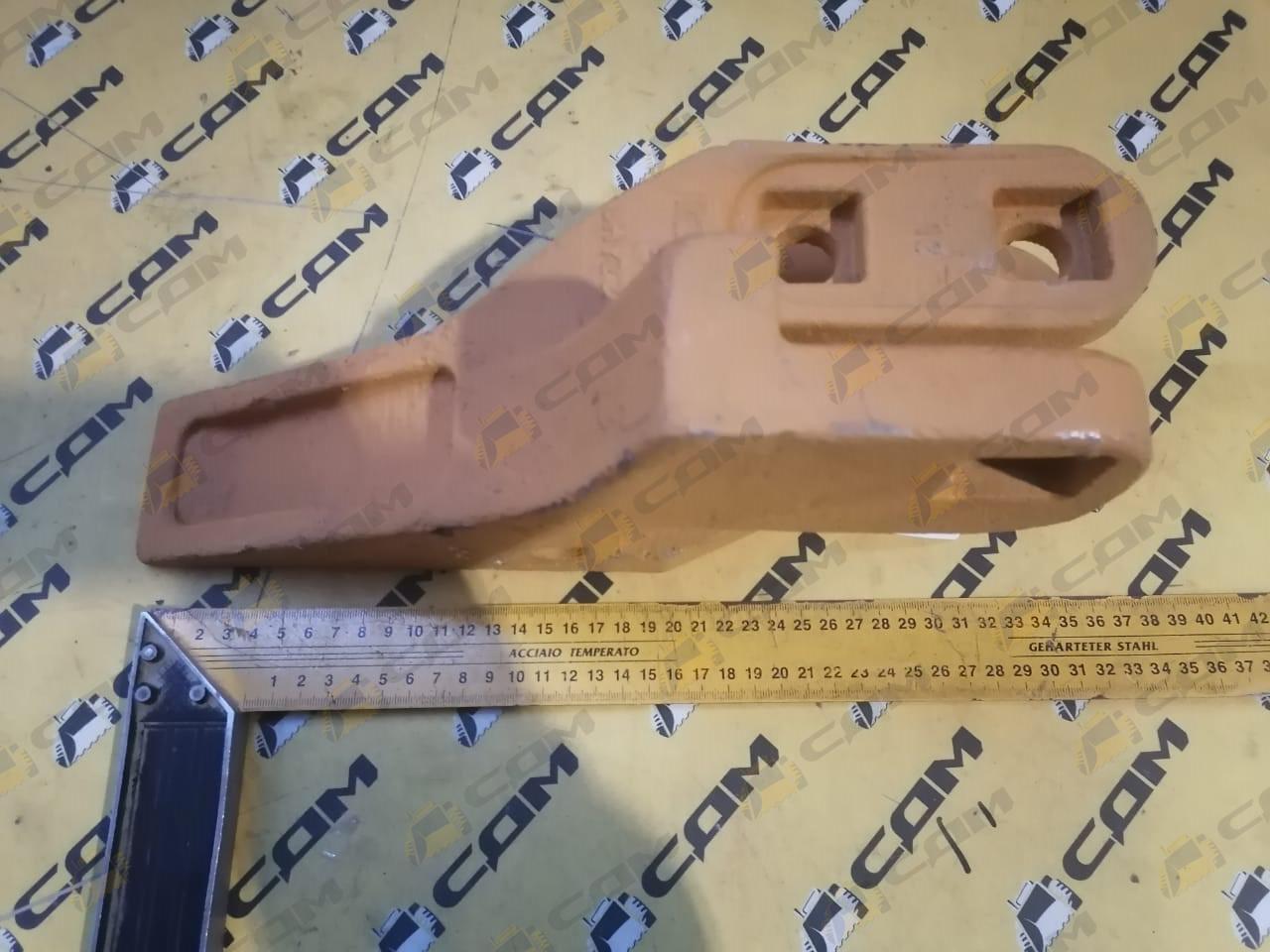 Зуб ковша боковой левый SDLG 252101811