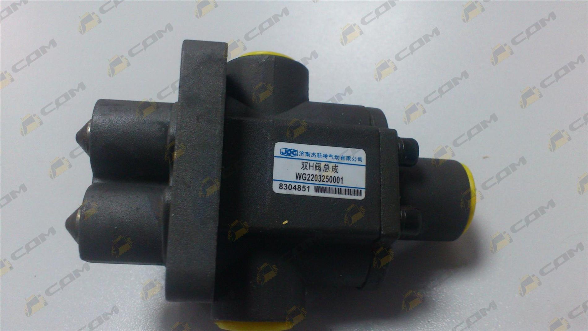 Клапан управления КПП (2 штока+3 отверстия под трубки) HOWO Euro3 WG2203250001