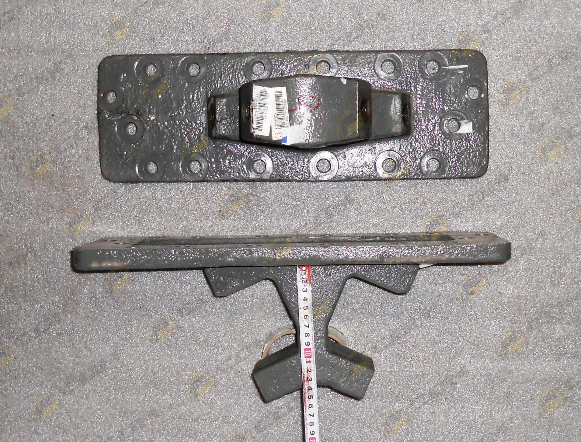 Кронштейн крепления V-образной тяги к раме правый L=145 Howo AZ9625520359