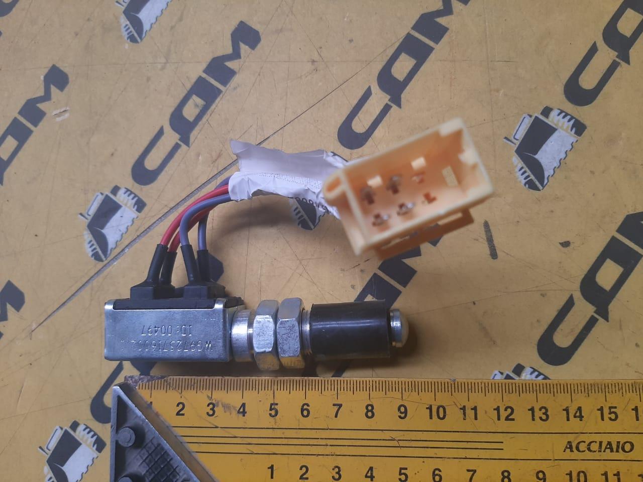 Включатель стоп-сигнала EURO 3 (4 контактный) HOWO WG9725716002