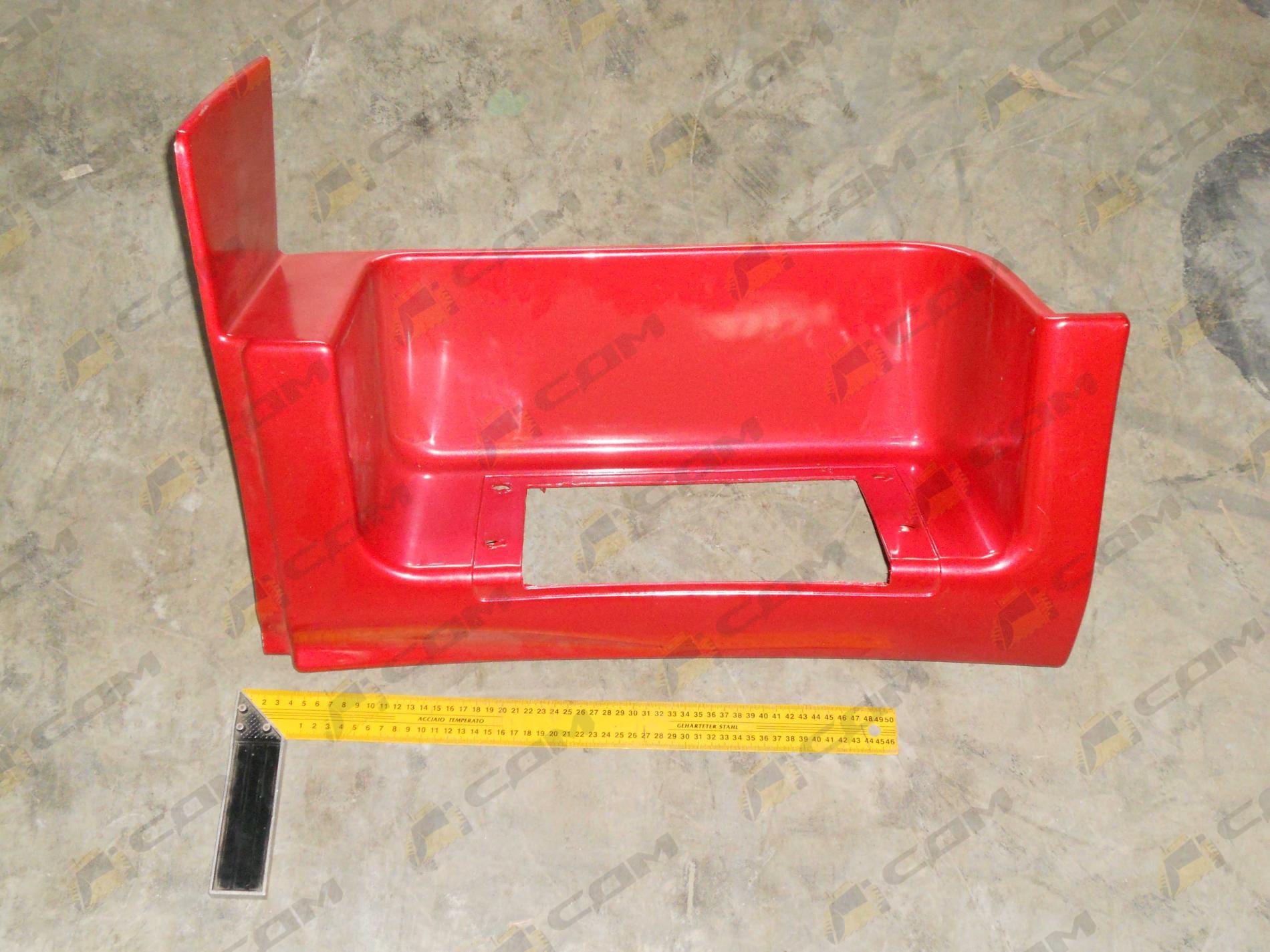 Подножка левая пластик (высокая на тягач) HOWO WG1642240030