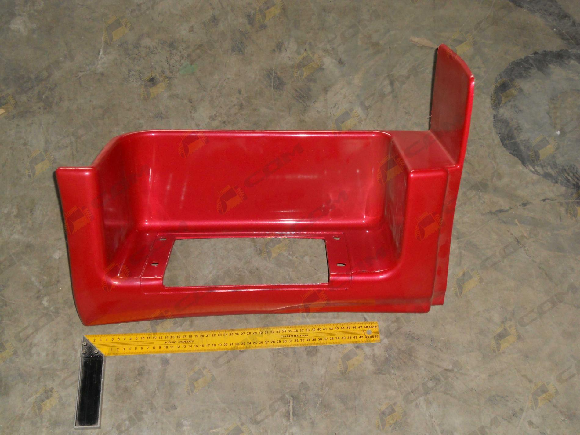 Подножка правая пластик (высокая на тягач) HOWO WG1642240031