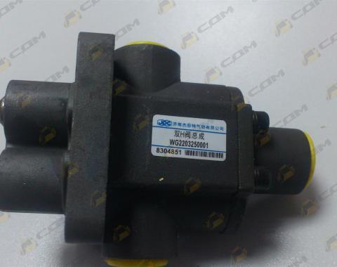 Клапан управления КПП (2 штока+3 отверстия под трубки) HOWO Euro3 WG2203250001