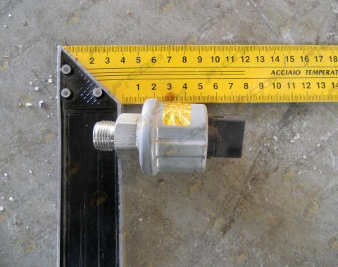 Датчик давления масла  под штекер HOWO EURO 3 VG1500090060